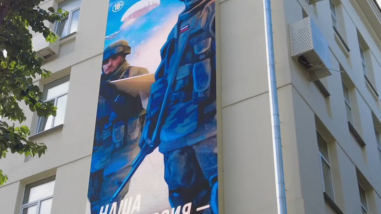 Russiches Werbeplakat für Wehrdienst