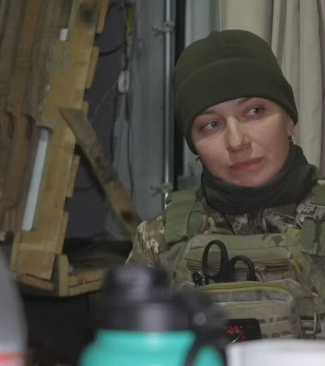 Ukrainische Soldatin, die Nacht für Nacht freiwillig die Luftabwehr verstärkt