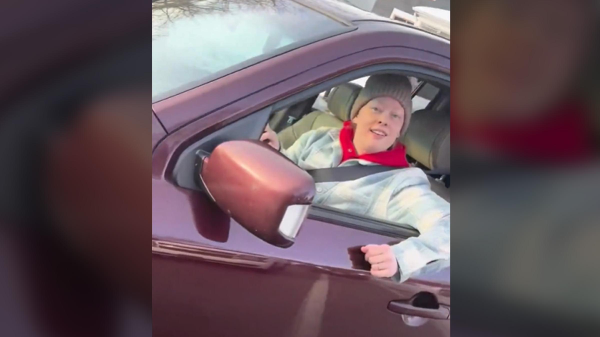 Screenshot zeigt Renée Good, die von einem Polizisten der US-Einwanderungs- und Zollbehörde am 07.01.2026 erschossen wurde.