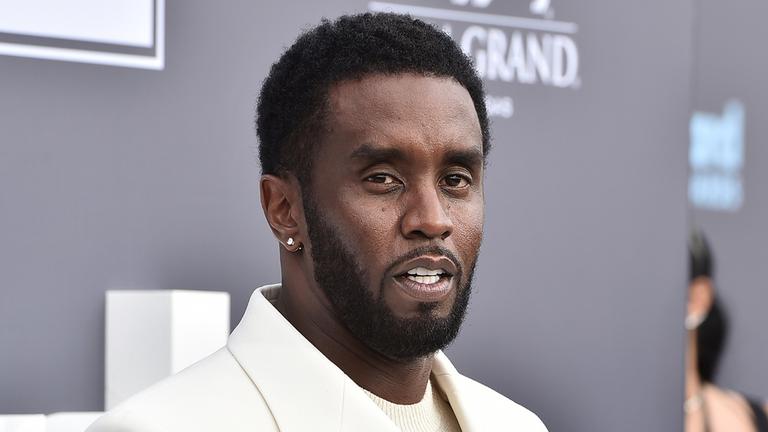 Sean Combs ist während einer Veranstaltung zu sehen.