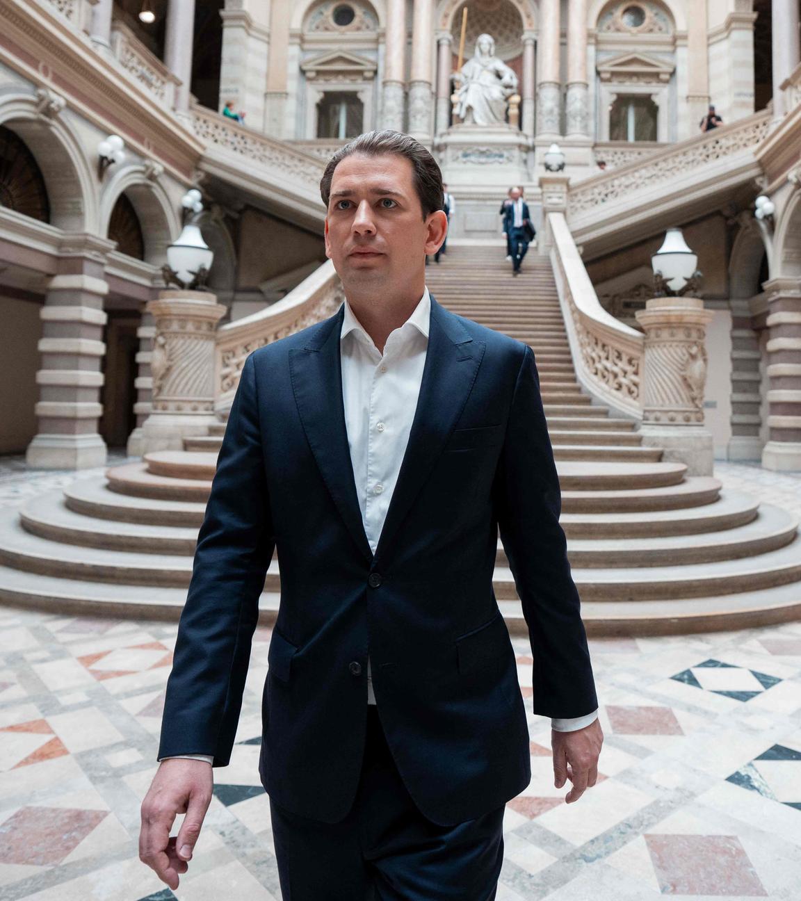 Österreichs ehemaliger Bundeskanzler Sebastian Kurz verlässt das Gericht nach der Verhandlung über seine Berufung gegen seine Verurteilung wegen Falschaussage am 26. Mai 2025 in Wien, Österreich. 