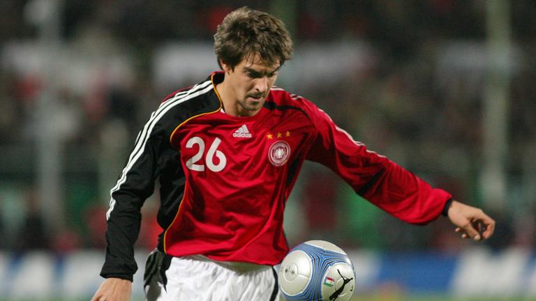 Ehemaliger Nationalspieler Sebastian Deisler kontrolliert den Ball beim Länderspiel gegen Italien im März 2006.