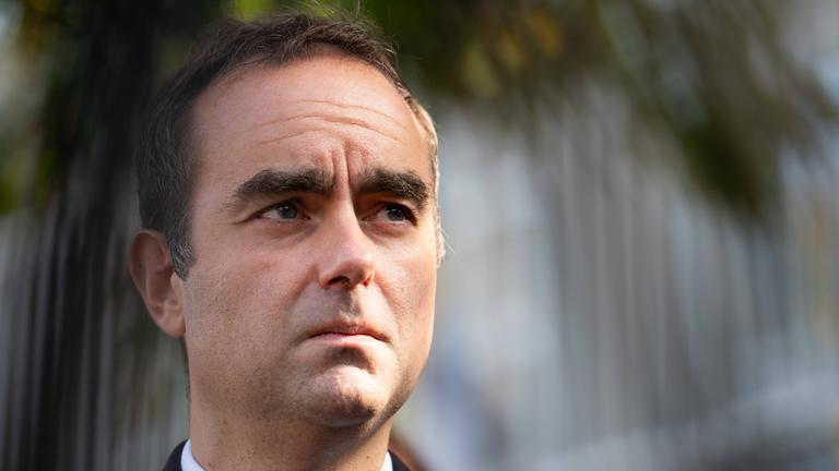 Premierminister Sebastien Lecornu mit angespanntem Gesichtsausdruck