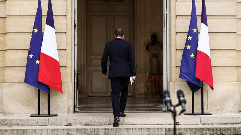 Der scheidende französische Premierminister Sebastien Lecornu, der heute Morgen dem französischen Präsidenten den Rücktritt seiner Regierung eingereicht hat, gibt am 6. Oktober 2025 im Hotel Matignon in Paris eine Erklärung ab. 