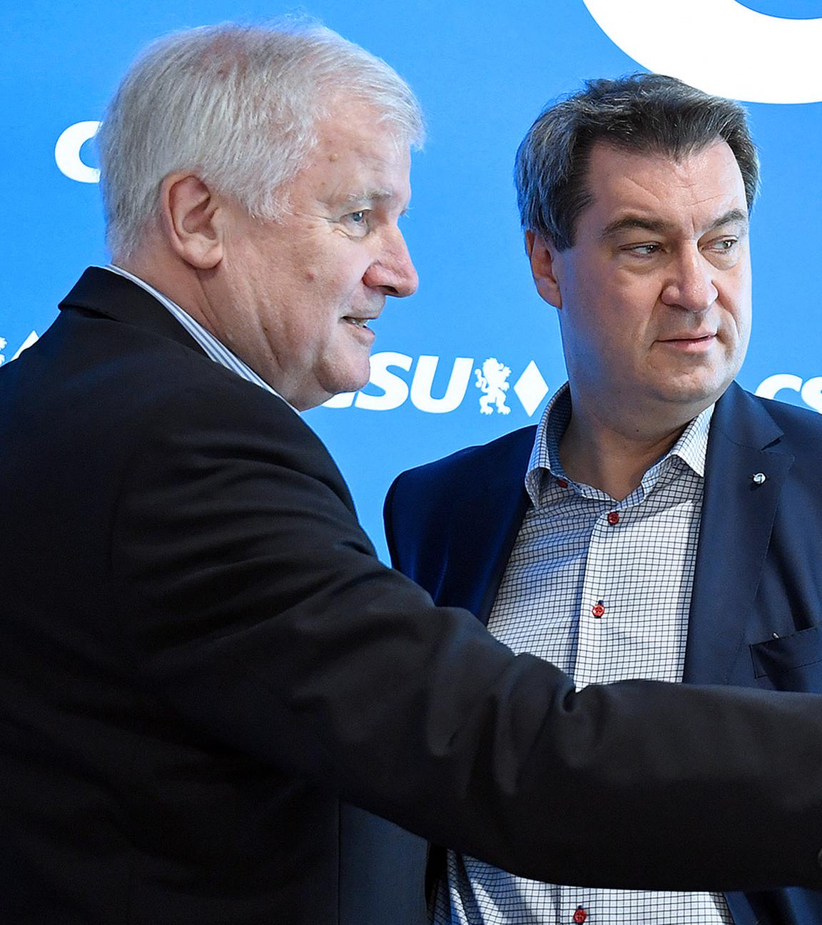 Archiv: Horst Seehofer mit Markus Söder, aufgenommen am 12.05.2018 in München