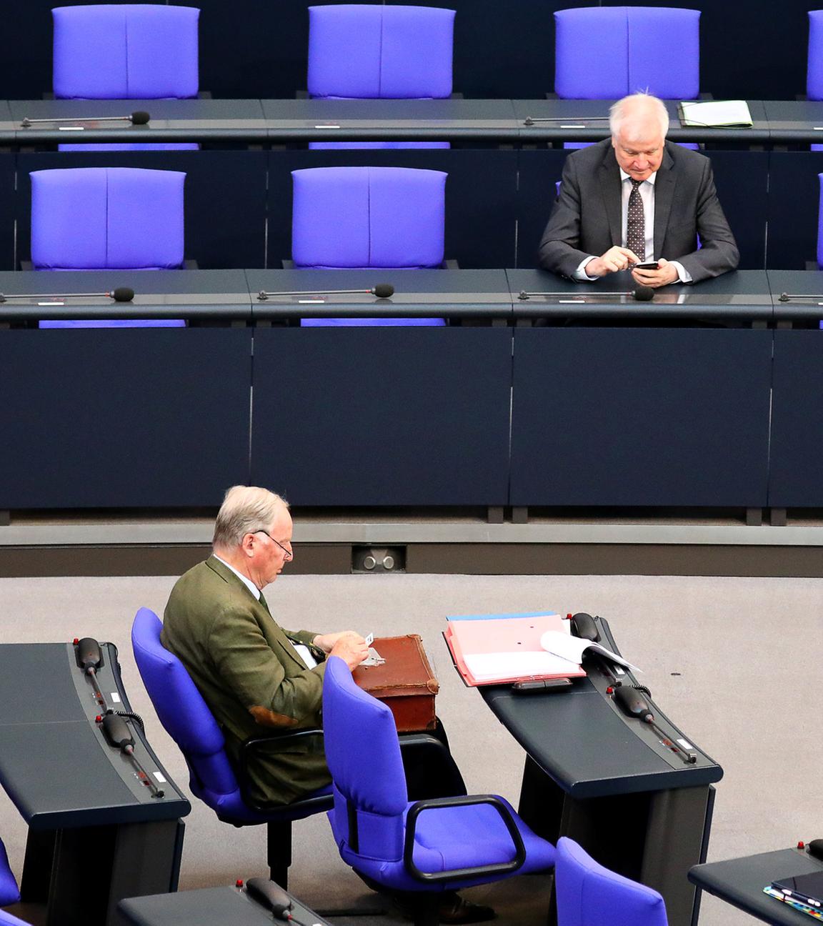 Horst Seehofer (CSU) und Alexander Gauland (AfD) im Bundestag