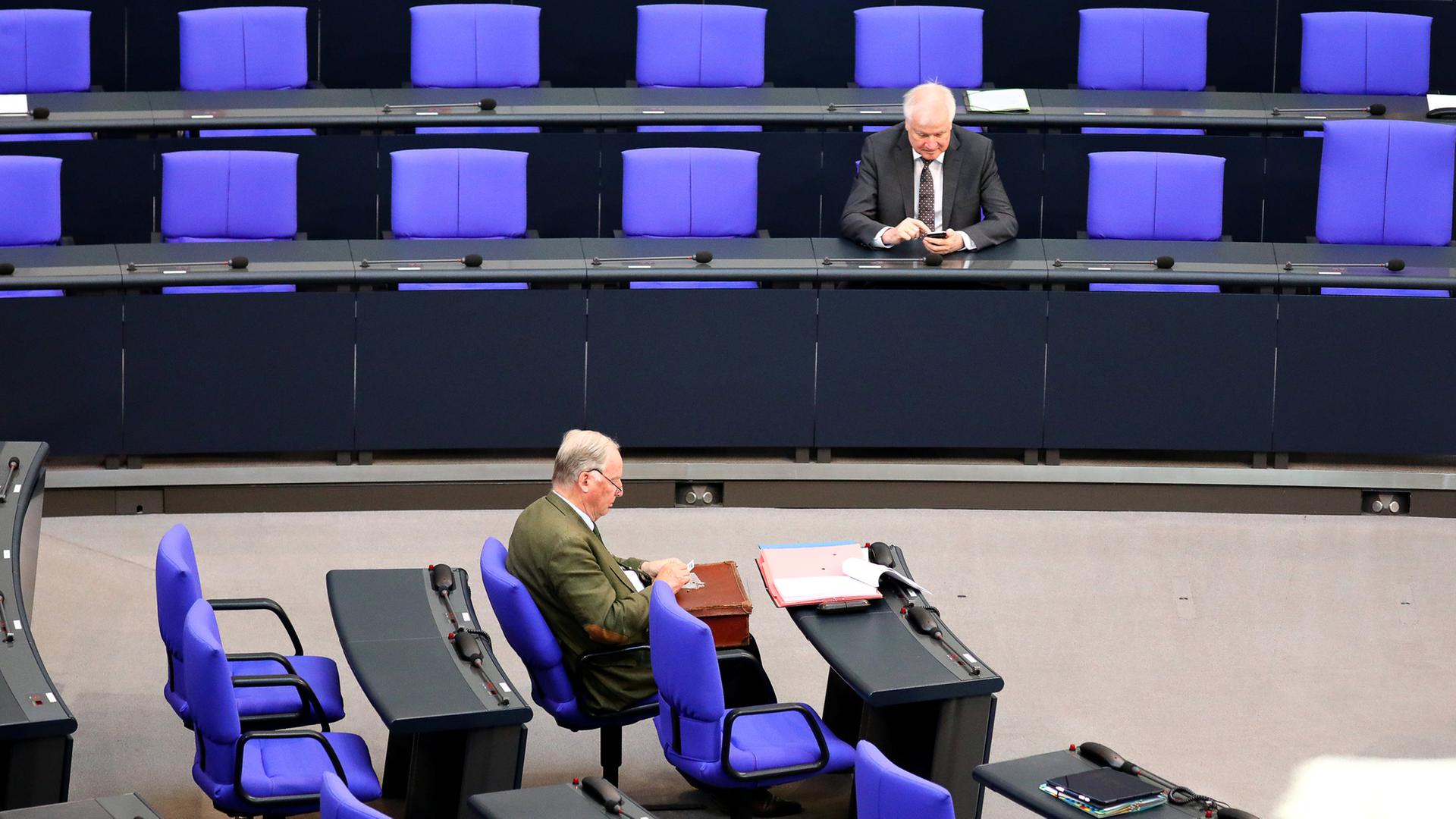Horst Seehofer (CSU) und Alexander Gauland (AfD) im Bundestag