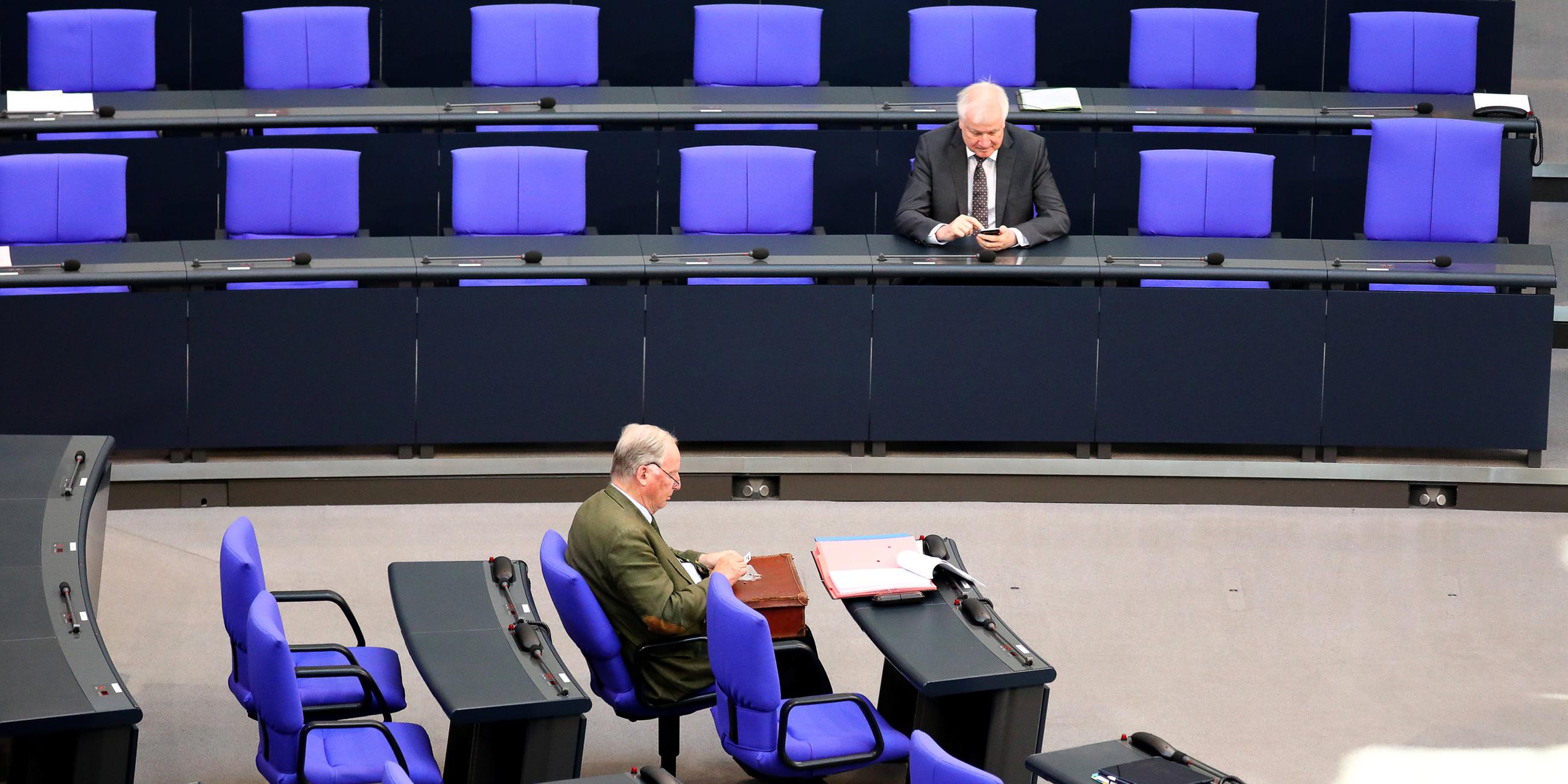 Horst Seehofer (CSU) und Alexander Gauland (AfD) im Bundestag