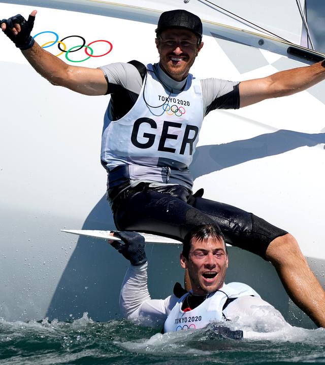 Erik Heil und Thomas jubeln über Bronze.