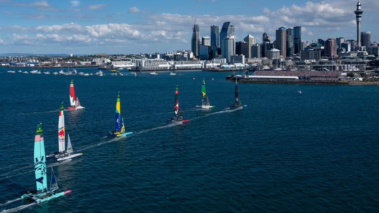 Segler in Aktion beim SailGP in Auckland am 18.01.2025.