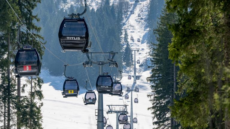 Gondeln der Gondelbahn Engelberg-Titlis am 18.03.2026.