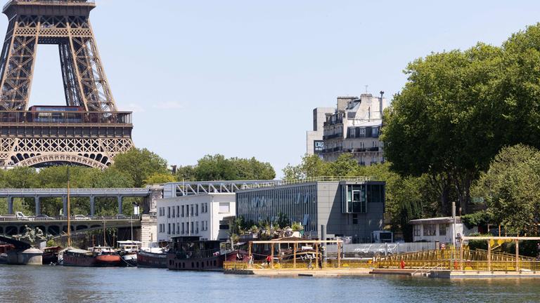 Das Foto zeigt eines der Schwimmbäder in der Seine vor der Eröffnung. AUdgenommen am 3 Juli 2025.