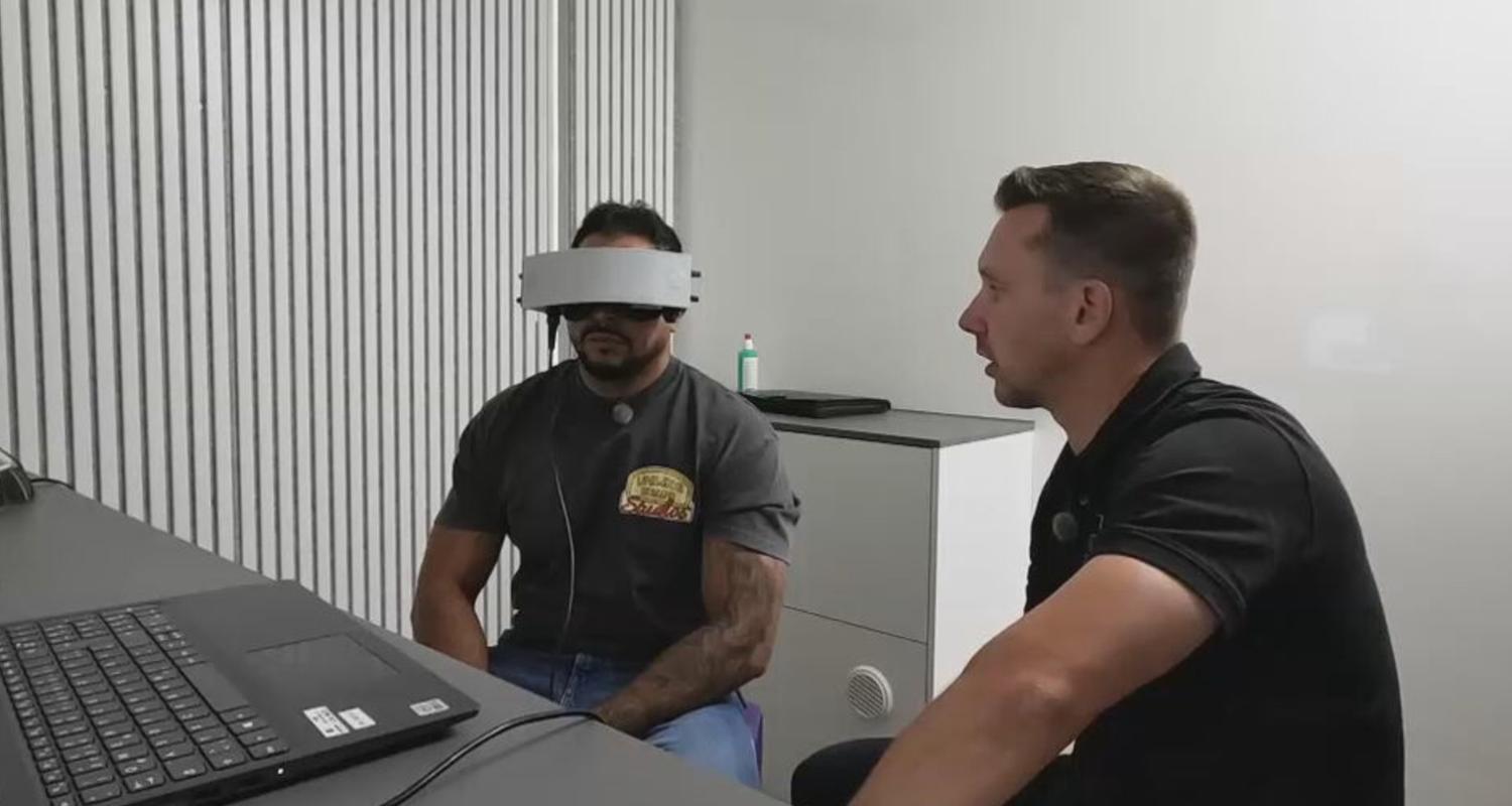 Durch Sekundenschlaf am Steuer können schwere Verkehrsunfälle verursacht werden. Experte Tobias Möcking testet die Schläfrigkeit von Autofahrern.