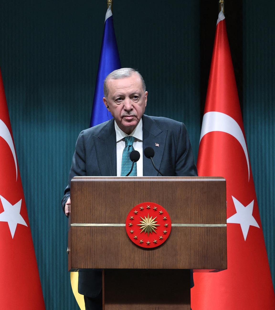 Der türkische Präsident Recep Tayyip Erdoğan und der ukrainische Präsident Wolodymyr Selenskyj sprechen bei einer gemeinsamen Pressekonferenz nach ihrem offiziellen Treffen im Präsidentenpalast in Ankara, Türkei, am 19. November 2025.