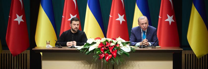 Der ukrainische Präsident Wolodymyr Selenskyj (l) und der türkische Präsident Recep Tayyip Erdogan auf einer gemeinsamen Pressekonferenz.