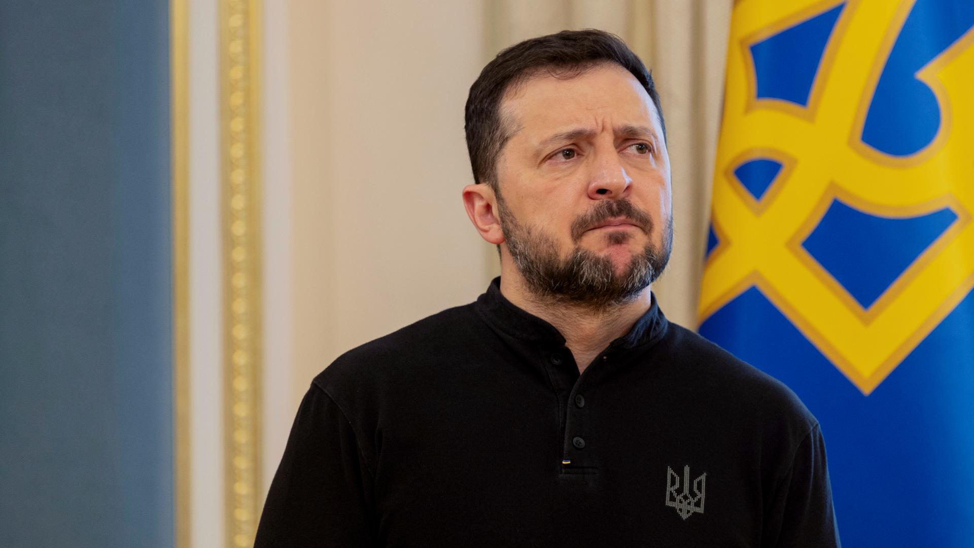 Der ukrainische Präsident Volodymyr Zelensky gibt eine Pressekonferenz in Kiew.