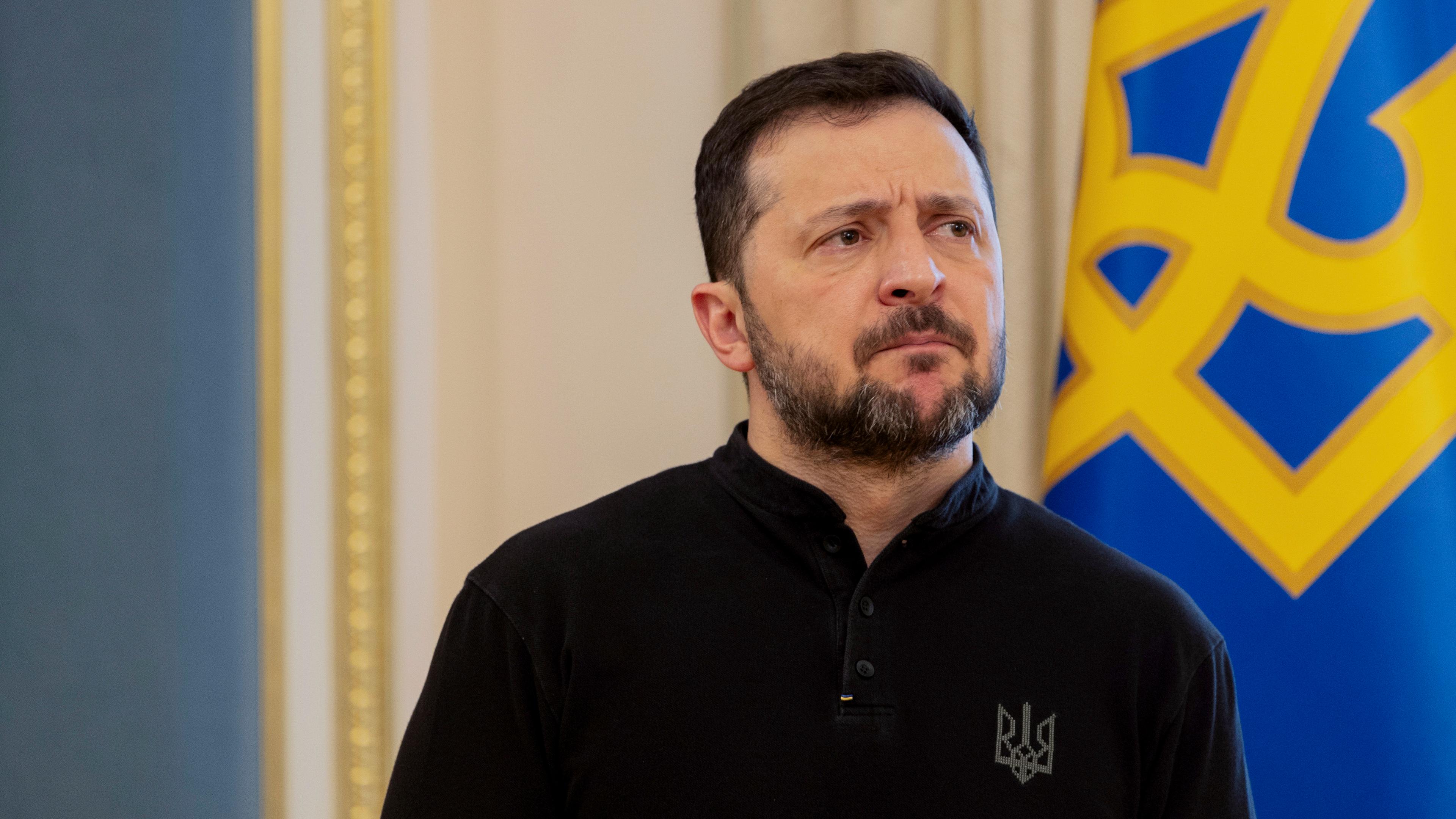 Der ukrainische Präsident Volodymyr Zelensky gibt eine Pressekonferenz in Kiew.