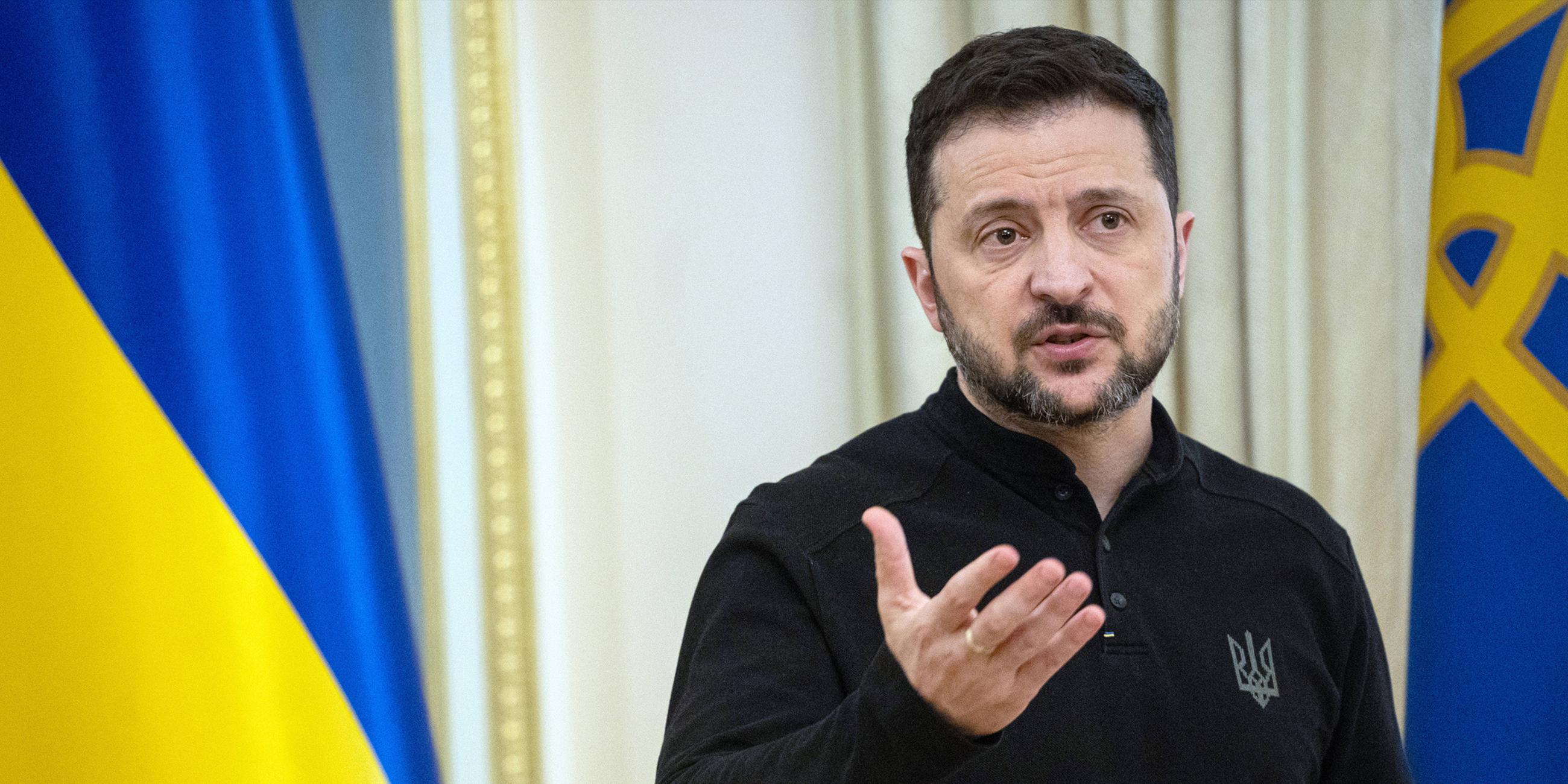28.03.2025, Kiew, Ukraine: Der ukrainische Präsident Wolodymyr Selenskyj spricht während eines Briefings in Kiew.