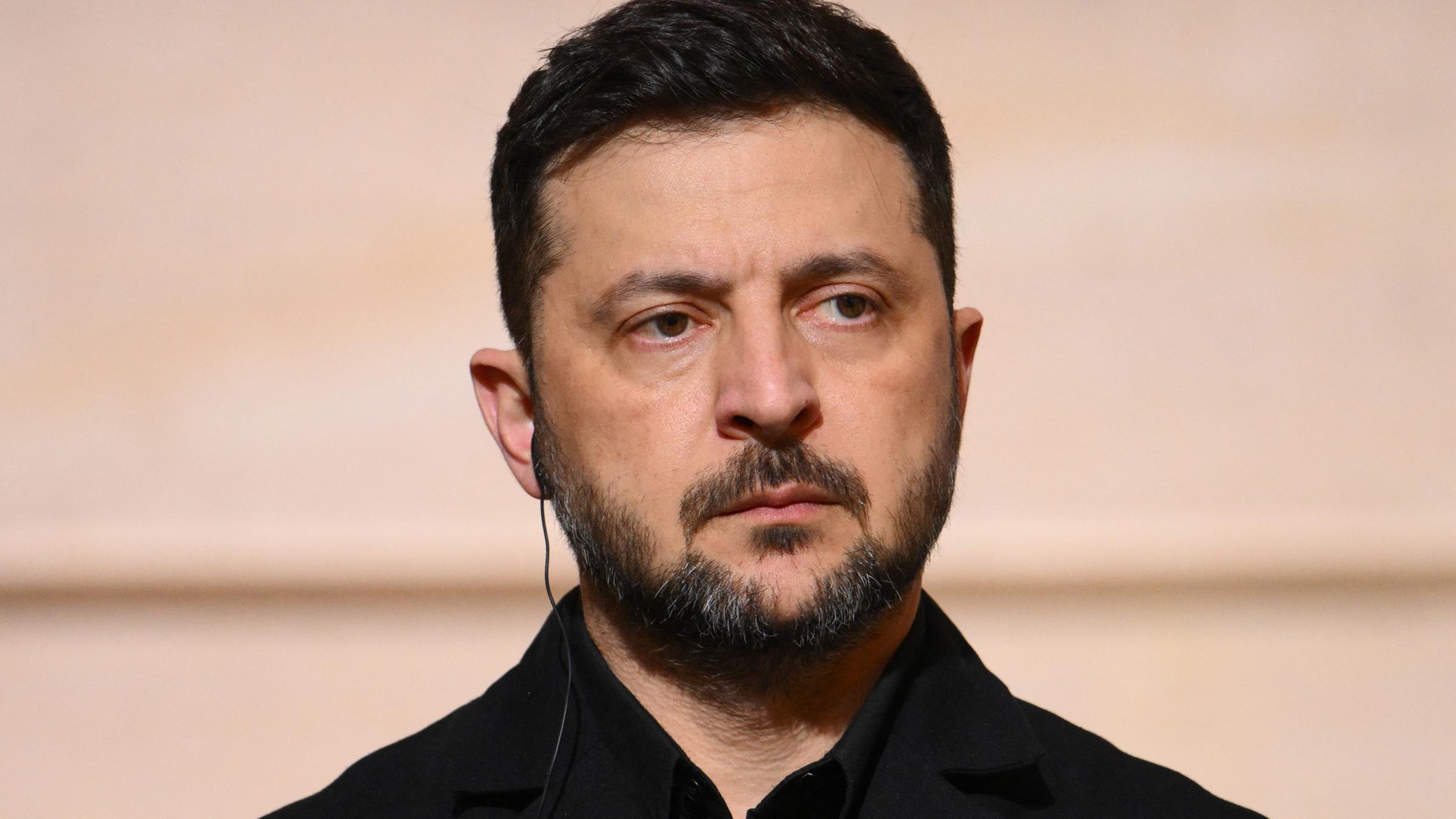 Der ukrainische Präsident Wolodymyr Selenskyj in Paris am 01.12.2025.