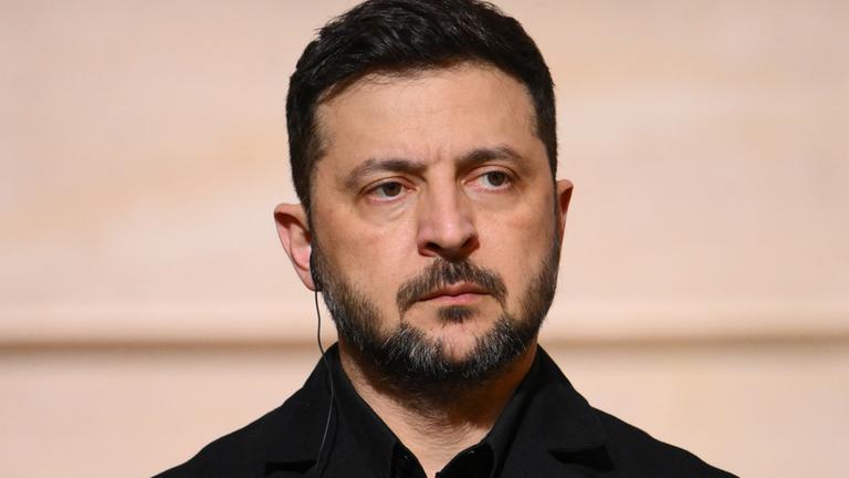 Der ukrainische Präsident Wolodymyr Selenskyj in Paris am 01.12.2025.