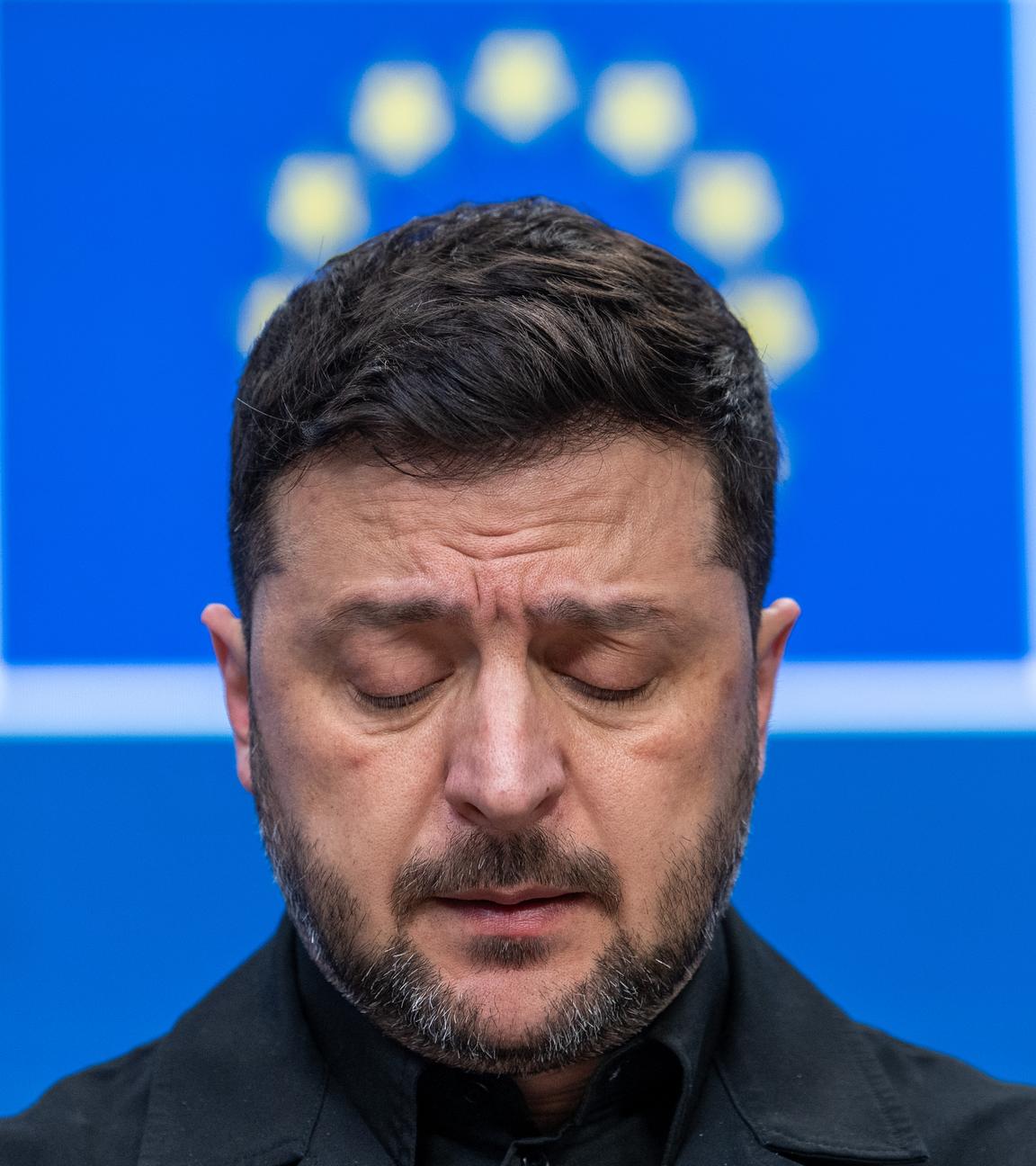 Wolodymyr Selenskyj, Präsident der Ukraine, spricht nach der ersten Arbeitssitzung beim EU-Gipfel. 