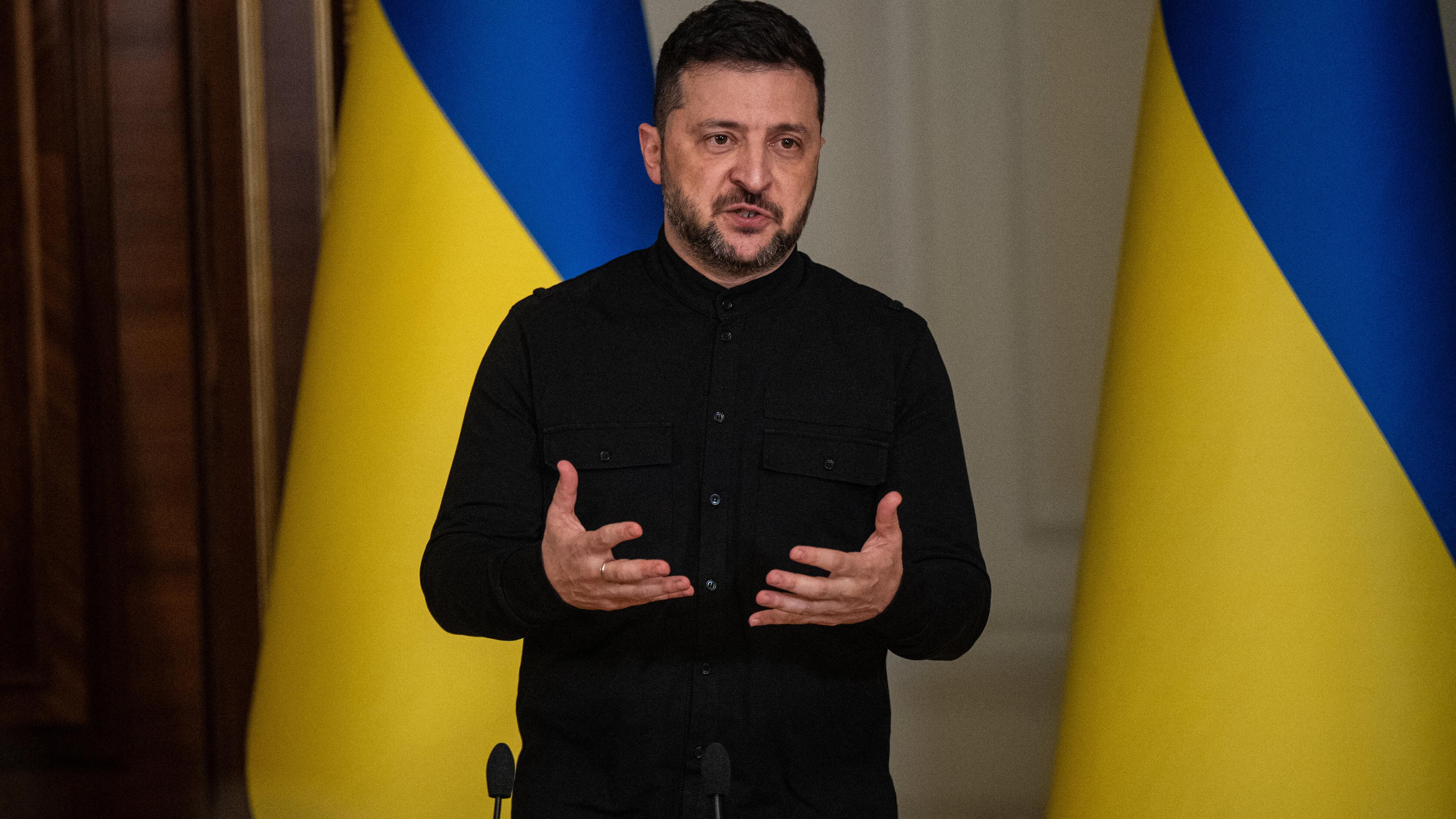 Wolodymyr Selenskyj bei einer Pressekonfernz nach erneutem russischen Drohnenangriff auf Kiew