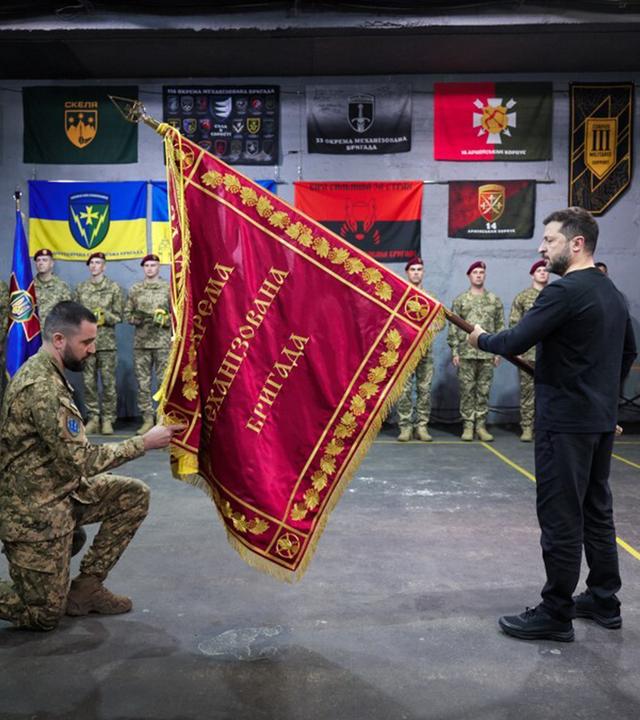 Wolodymyr Selenskyj besucht einen militärischen Kommandoposten in der Nähe von Lyman im Gebiet Donezk