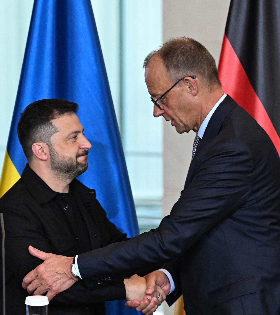 Bundeskanzler Merz und der ukrainische Präsident Selenskyj bei einer Pressekonferenz in Berlin