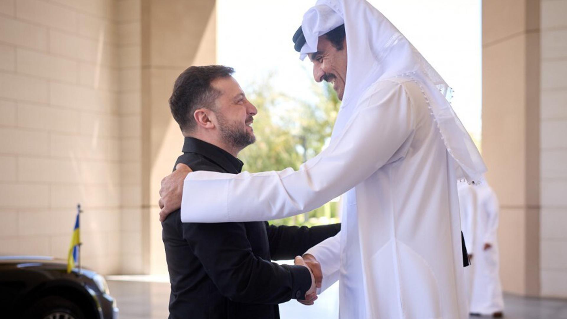 Der ukrainische Präsident Wolodymyr Selenskyj trifft am 28. März 2026 in Doha, Katar, Emir Tamim bin Hamad Al Thani zu einem Arbeitsbesuch, bei dem Vereinbarungen zwischen beiden Ländern unterzeichnet wurden.