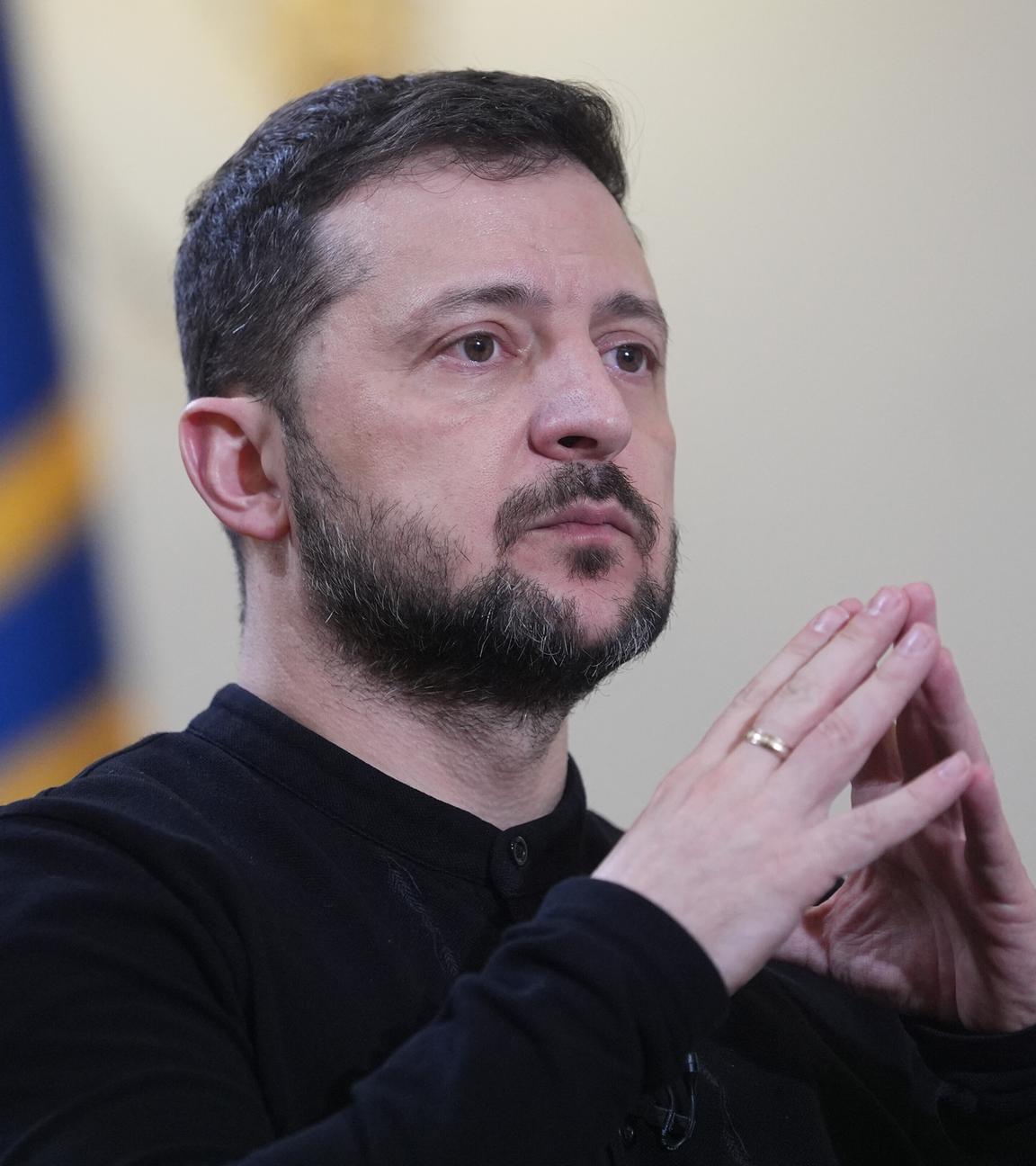 Der ukrainische Präsident Volodymyr Selenskyj in einer Ruhepose