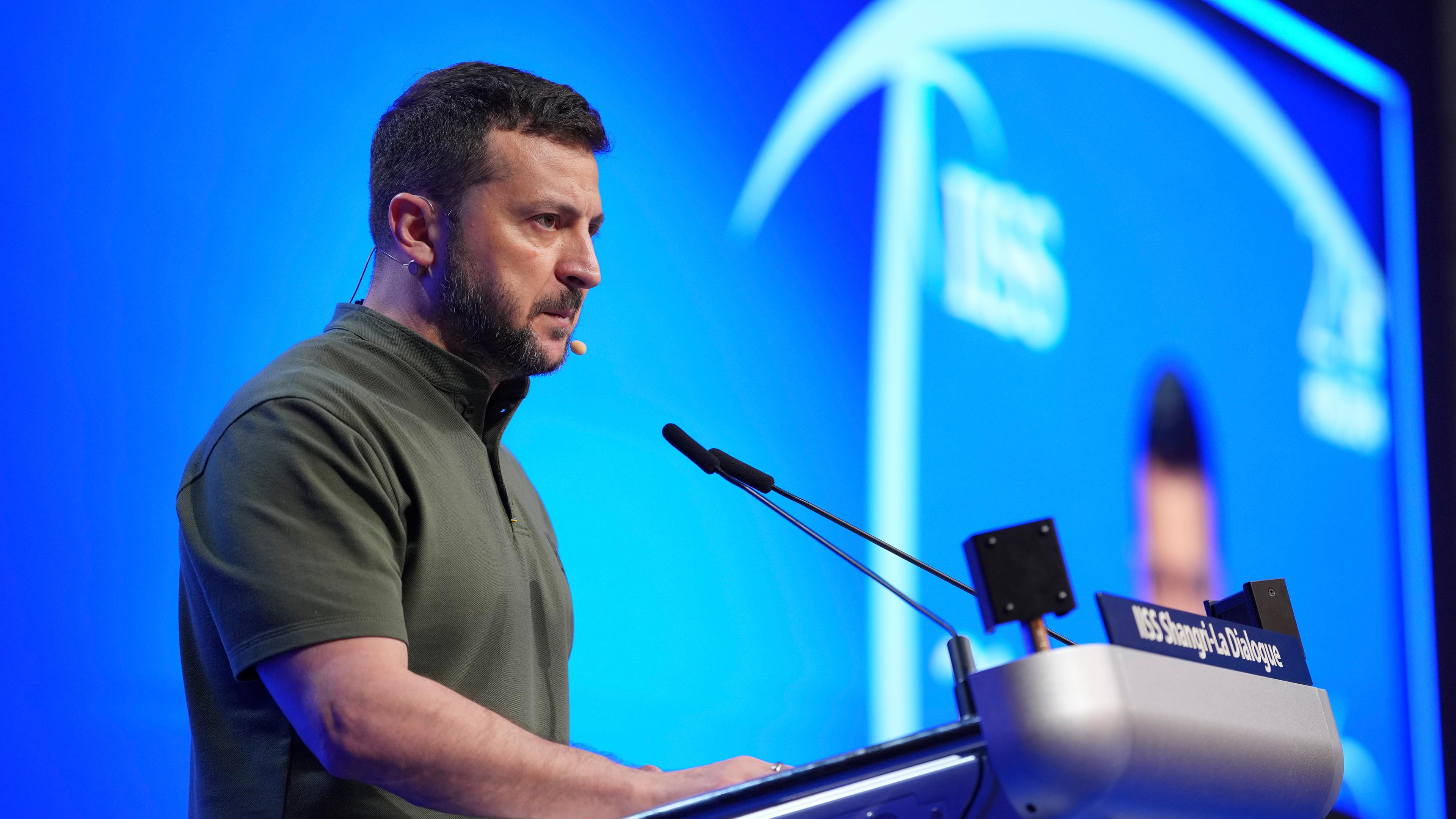 Wolodymyr Selenskyj, Präsident der Ukraine, spricht am 2. Juni 2024 auf dem 21. Shangri-La-Dialog in Singapur.
