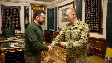 Selenskyj entlässt Armeechef Syrskyj - Nachfolger für Reform
