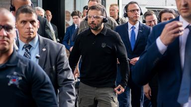 Der ukrainische Präsident Selenskyj besichtigt eine Munitionsfabrik in den USA