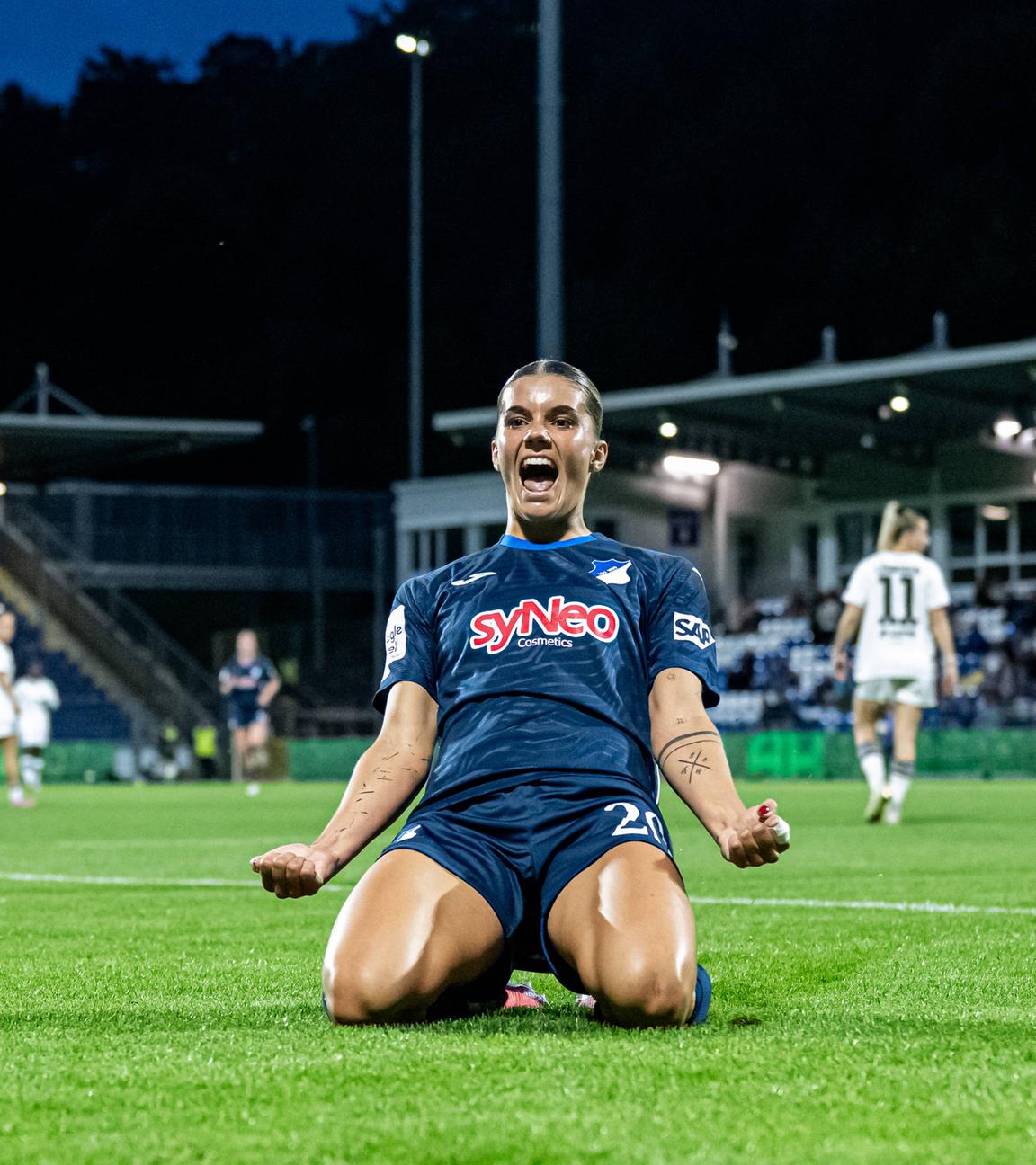 Selina Cerci (29, TSG Hoffenheim Frauen 1) jubelt. 