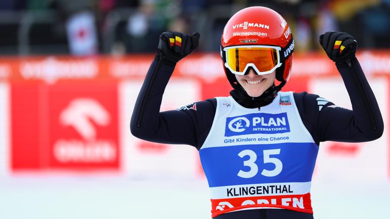 Jubel bei Skispringerin Selina Freitag