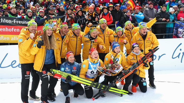 Selina Grotian und Franziska Preuss jubeln mit Team Deutschland