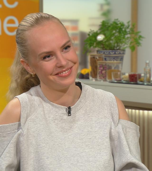 Clara Lösel am "Volle Kanne"-Früstückstisch