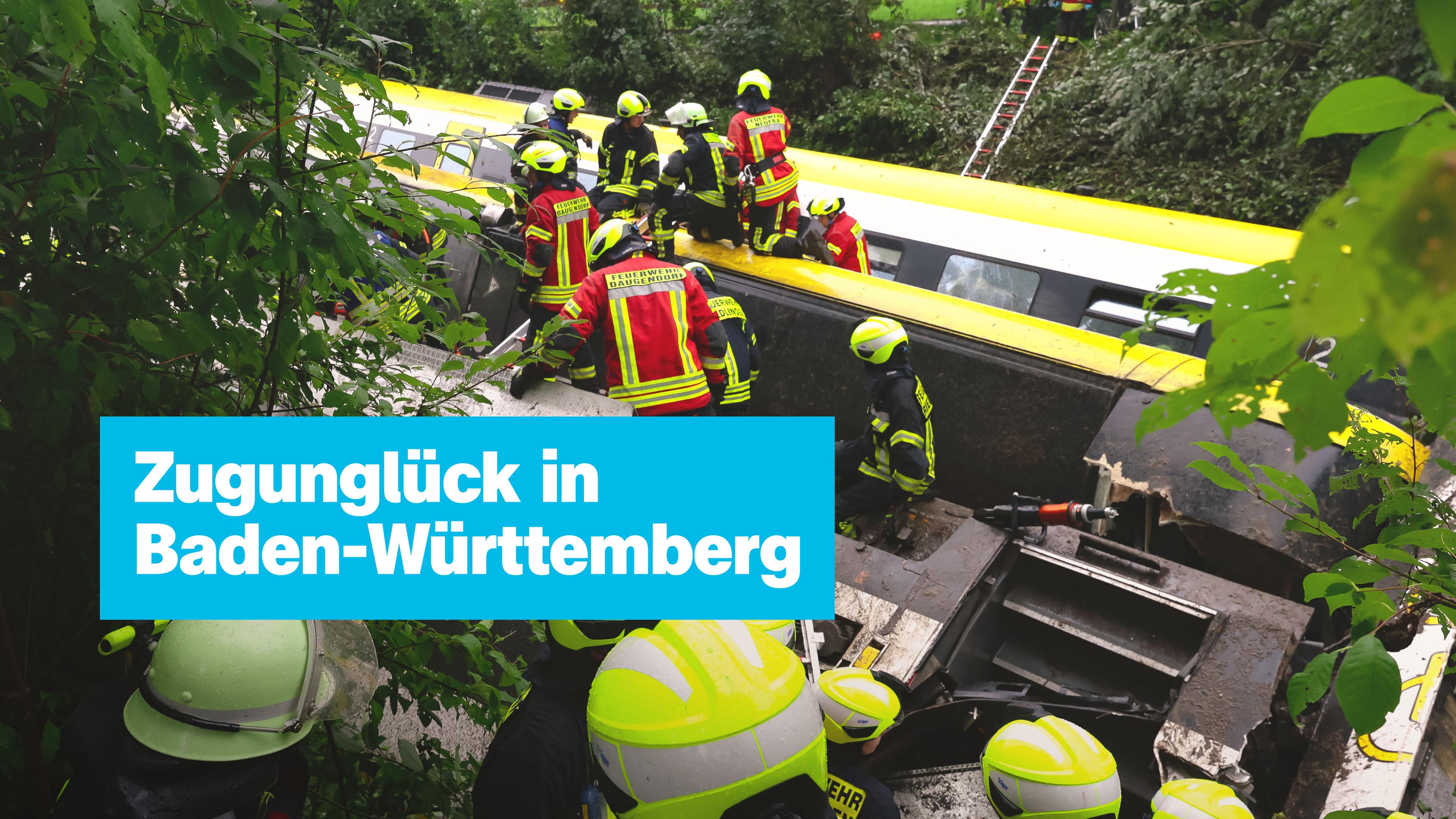 Ein auf der Seite liegender Zug im Grünen. Arbeiter mit gelben Helmen haben sich um ihn versammelt. Links der Text "Zugunglück in Baden-Württemberg".