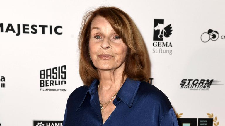 Senta Berger bei der Daffne Verleihung von der Deutschen Akademie für Fernsehen am 21.02.2025 in Berlin.