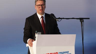 Der serbische Präsident Aleksandar Vucic hält in Belgrad eine Rede