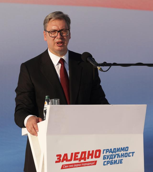Der serbische Präsident Aleksandar Vucic hält in Belgrad eine Rede