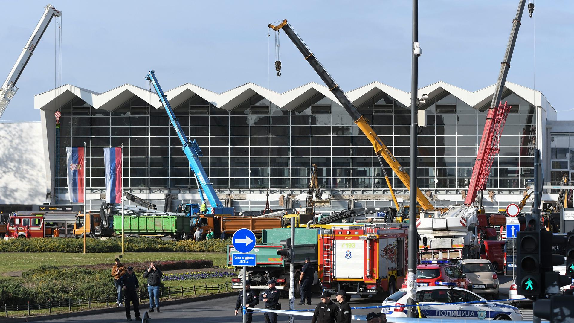 Einsturz eines Bahnhofvordaches in Novi Sad