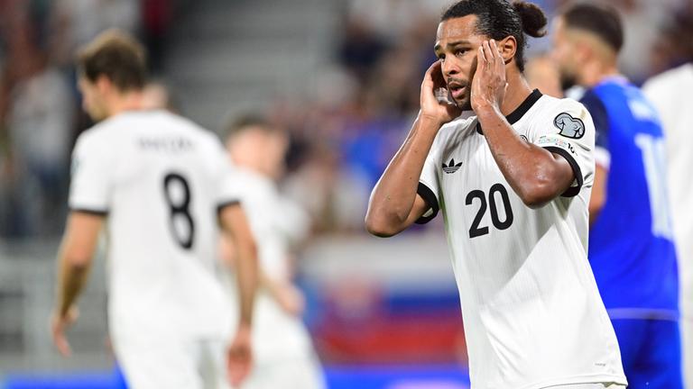 Serge Gnabry (Deutschland) enttäuscht im Deutschland - Slowakai Spiel. 