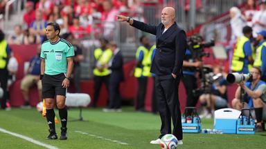 Sergej Barbarez, Cheftrainer von Bosnien-Herzegowina, gestikuliert während des Spiels  zwischen Kanada und Bosnien-Herzegowina im Toronto Stadium am 12. Juni 2026.  