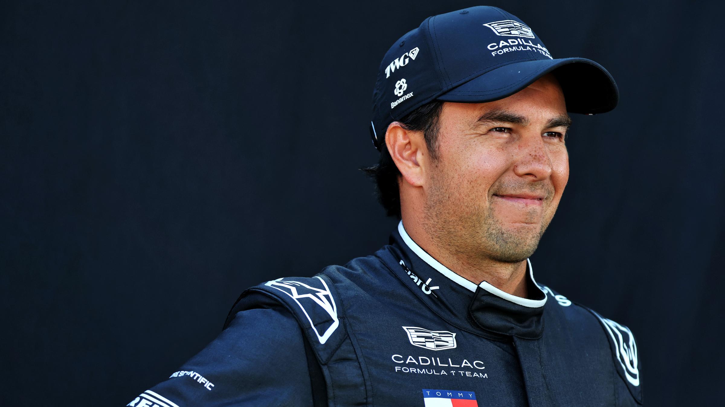 Sergio Pérez in Teamkleidung vor dem GP von Australien