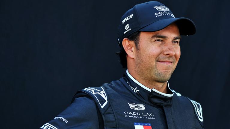 Sergio Pérez in Teamkleidung vor dem GP von Australien