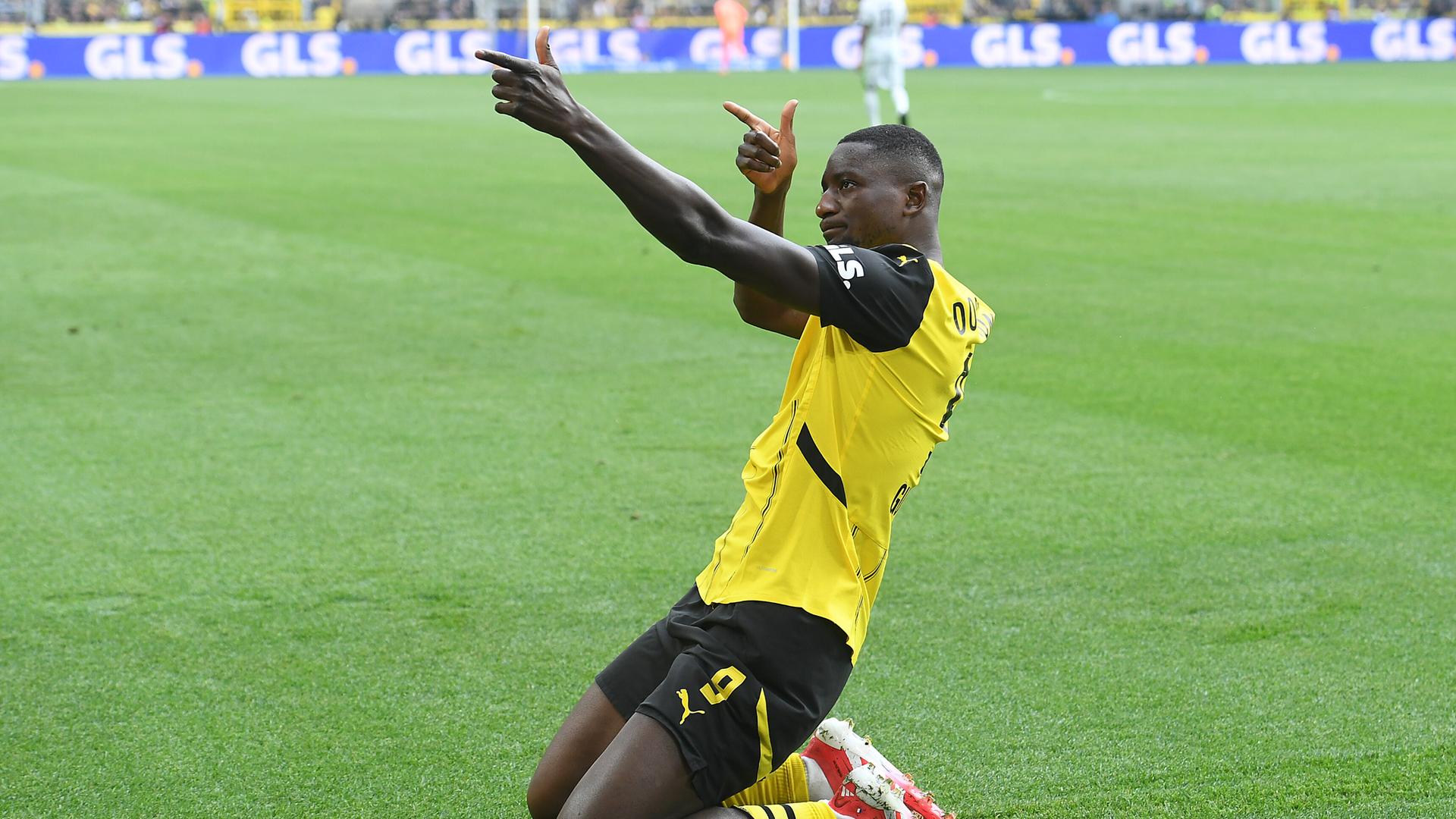 Torjubel zum 1:0 durch Serhou Guirassy ( Borussia Dortmund ).