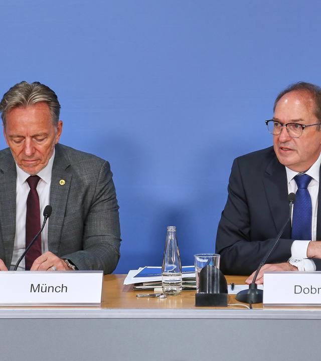 Holger Münch, Präsident des Bundeskriminalamtes und Bundesinnenminister Alexander Dobrindt stellen das aktuelle Lagebild zu sexualisierter Gewalt vor.