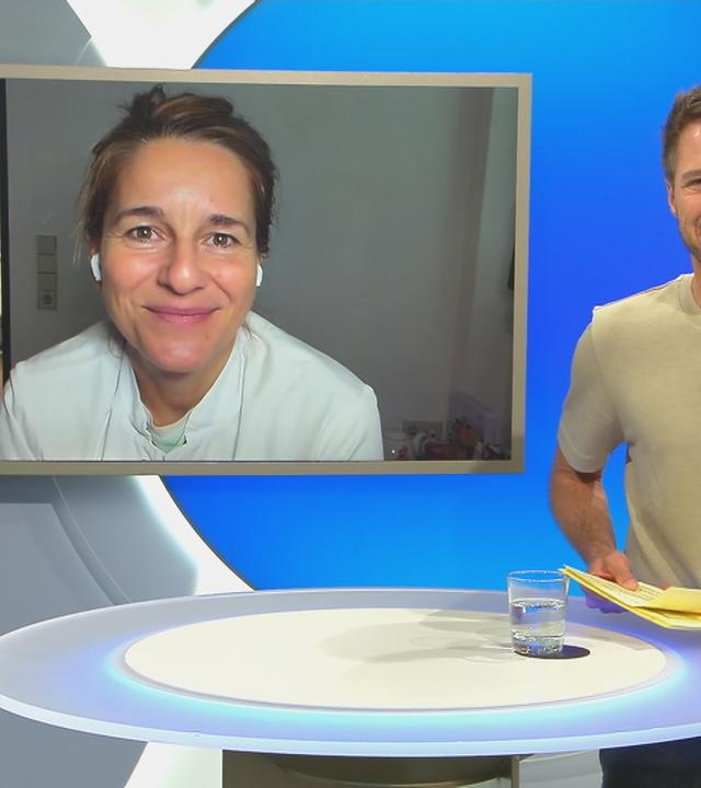Das Bild zeigt Fachärztin für Gynäkologie Mandy Mangler im Schaltgespräch bei "Volle Kanne".