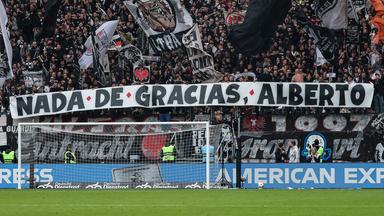 Ein Fan-Plakat der Frankfurter Ultras zu Albert Riera.